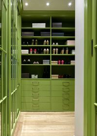 Г-образная гардеробная комната в зеленом цвете Северодвинск